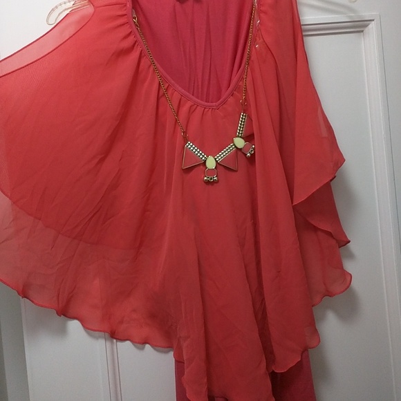Tops - NWOT plus size peach cold shoulder top necklace